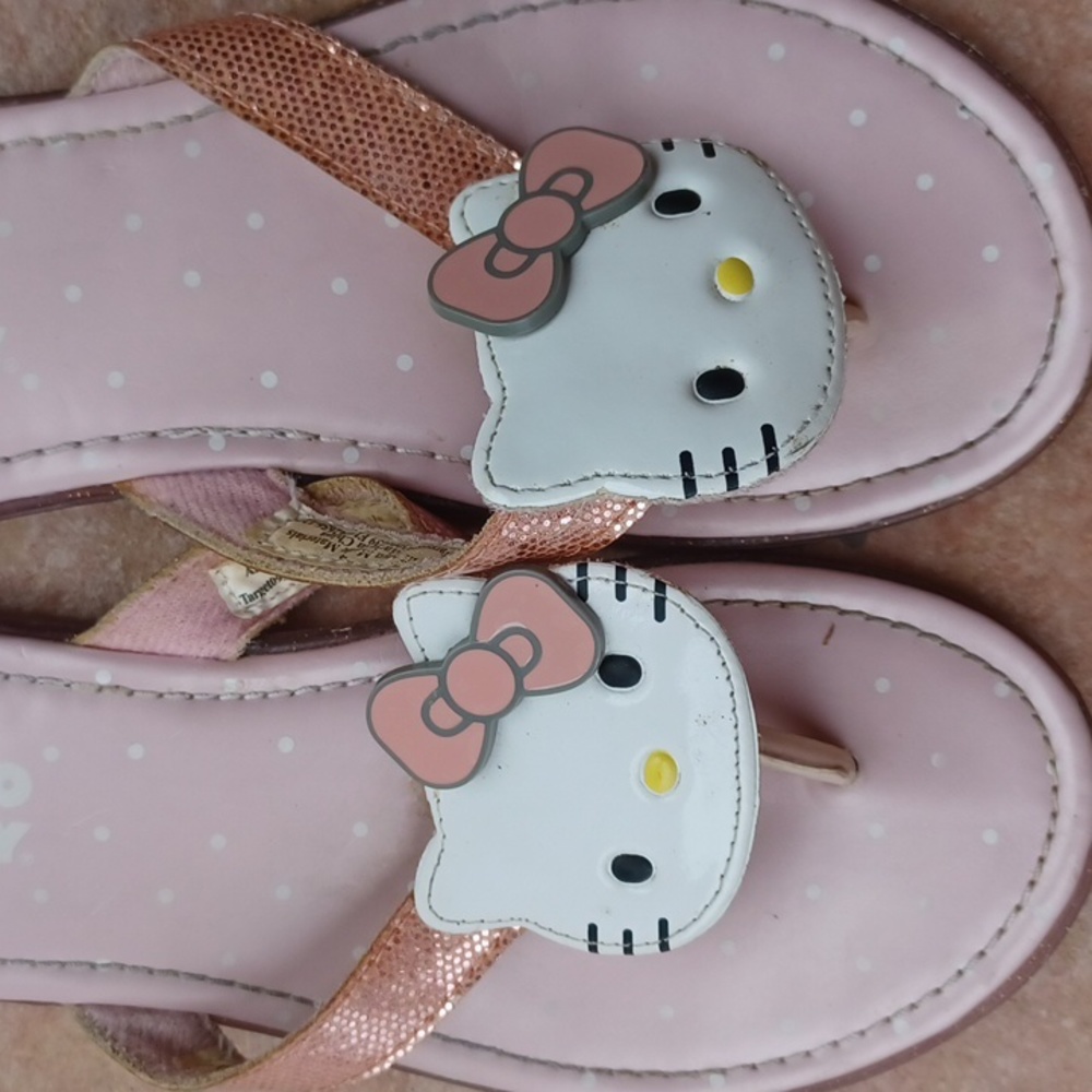 Hello Kitty Sandals 😺 🩴 - Picture 4 of 4
